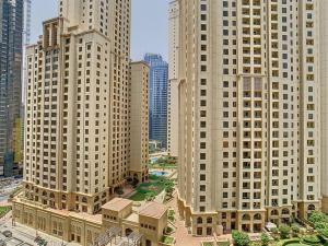 une vue aérienne sur les grands bâtiments d'une ville dans l'établissement Key View - Murjan 2, JBR, à Dubaï