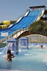 The swimming pool at or close to TAO 1 Primera línea de Playa VELILLA