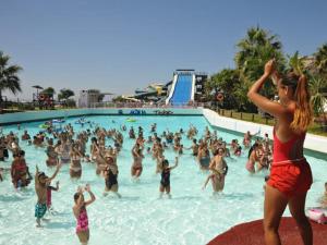 The swimming pool at or close to TAO 1 Primera línea de Playa VELILLA