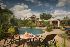 Bazén v ubytování Inn on Lake Granbury a Boutique Hotel nebo v jeho okolí