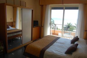 A bed or beds in a room at Grand Hotel Moroni