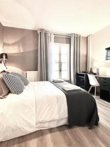 Een bed of bedden in een kamer bij Studio Loubes Bernac