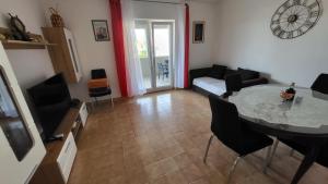 TV a/nebo společenská místnost v ubytování Apartment Vrba