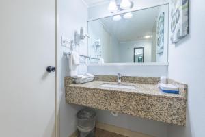 een badkamer met een wastafel en een grote spiegel bij Mountainside Inn 103 Hotel Room in Telluride