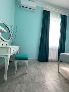 Khu vực ghế ngồi tại SANTORINI hotel & hostel
