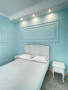 Giường trong phòng chung tại SANTORINI hotel & hostel