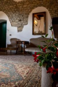 a living room with a couch and a mirror at Affittacamere la Torre in Marzabotto