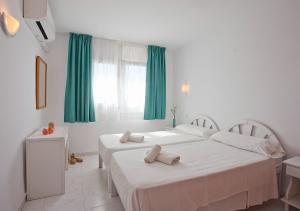 Кровать или кровати в номере Apartamentos Sol Romántica by DOT Suites