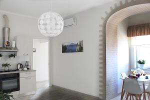 Kuchyň nebo kuchyňský kout v ubytování Vesuvio House appartamento indipendente e centrale