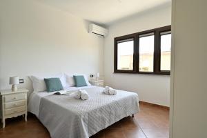 A bed or beds in a room at 6 - Meraviglioso appartamento con terrazza - Sa Crai Apartments Sardinian Experience