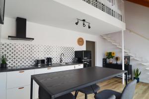 Kuchyň nebo kuchyňský kout v ubytování Vineyard Terrace Apartment + 7 fotografií