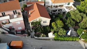 an overhead view of a house with a roof at Apartment Bepo in Pakoštane