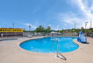 a large swimming pool at a waffle house at Econo Lodge Inn & Suites East in Knoxville