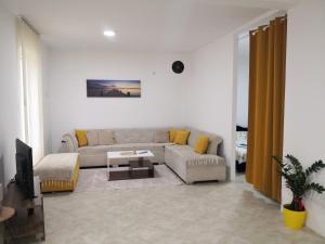 a living room with a couch and a table at Apartman MAJ in Bijelo Polje