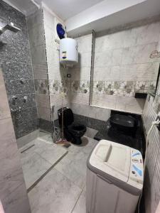 a bathroom with a toilet and a sink and a shower at استديو فى بورتو جولف مارينا in El Alamein