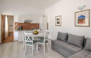 Kuchyň nebo kuchyňský kout v ubytování 2 Bedroom Awesome Apartment In Labin