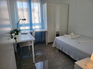 a bedroom with a bed and a desk and a table at Dreams Carthago in Cartagena