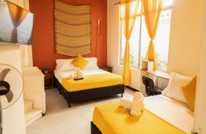 Postel nebo postele na pokoji v ubytování Africa house-Casa Hotel Laureles-La70