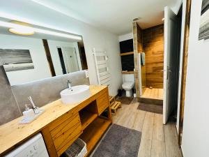 Bilik mandi di Sunny - charmant duplex avec terrasse privative +10 gambar