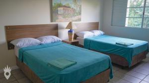 a room with two beds with blue sheets at Sítio Santa Terezinha em Indaiatuba Interior de SP in Indaiatuba +49 photos