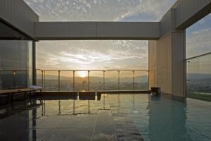 Swimming pool sa o malapit sa Candeo Hotels Ozu Kumamoto Airport