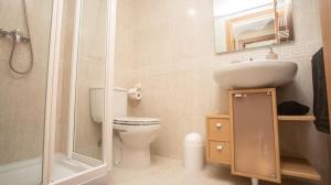 Koupelna v ubytování Apartamento en el centro con plaza de garaje + 23 fotografií