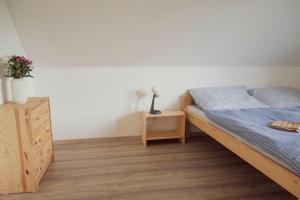 Postel nebo postele na pokoji v ubytování Na Kopečku apartmány
