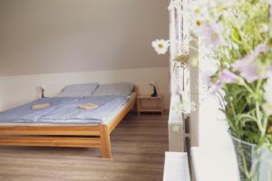 Postel nebo postele na pokoji v ubytování Na Kopečku apartmány