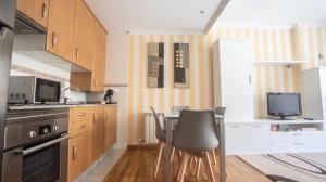 Kuchyň nebo kuchyňský kout v ubytování Apartamento en el centro con plaza de garaje