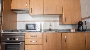 Kuchyň nebo kuchyňský kout v ubytování Apartamento en el centro con plaza de garaje