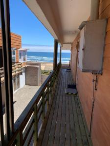 a balcony with a view of the ocean at Suite Matrimonial 2 Rocas del Mar in Pichilemu