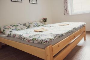 Postel nebo postele na pokoji v ubytování Na Kopečku apartmány