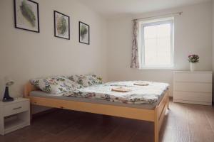 Postel nebo postele na pokoji v ubytování Na Kopečku apartmány