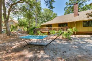 Κήπος έξω από το 1 Mi to Harbour Town Sea Pines Resort Home