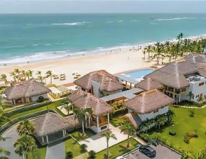 - Vistas aéreas a la playa y al complejo en Cana Rock Condos Rock & Roll Theme & Golf Course View - infinity Pool en Punta Cana