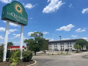a sign for a hotel in front of a building at La Quinta Inn and Suites by Wyndham Cincinnati North in Springdale