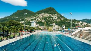 Bazén v ubytování Violet Suite 5 Lugano City for 4 Guest -By EasyLife Swiss nebo v jeho okolí
