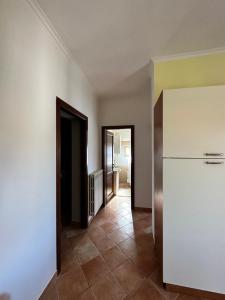 an empty room with a refrigerator and a hallway at Casa Fiorella in Fiano Romano