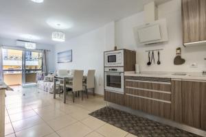 a kitchen and dining room with a table and a kitchen at Los Abrigos in Los Abrigos