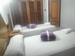 A bed or beds in a room at Hostal New York City