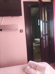 A bed or beds in a room at Hostal New York City