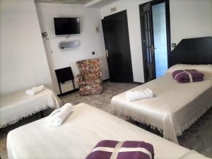 A bed or beds in a room at Hostal New York City