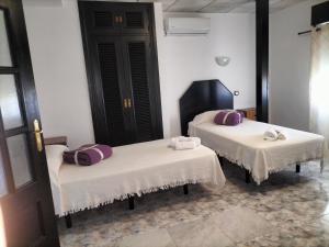 A bed or beds in a room at Hostal New York City