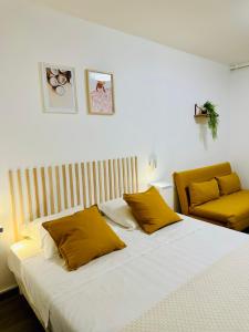 Łóżko lub łóżka w pokoju w obiekcie Joli Studio Kaz’Coco vue mer