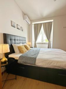 Postel nebo postele na pokoji v ubytování Liberty 140 Deluxe Apartment