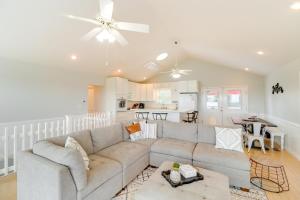 Η κουζίνα ή μικρή κουζίνα στο Hike, Fish and Explore Spacious Yellville Retreat