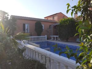 Πισίνα στο ή κοντά στο villa avec piscine privée +6 φωτογραφίες