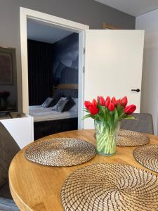 Posteľ alebo postele v izbe v ubytovaní GórSKI Przystanek Apartament Satoła 1