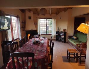 a dining room with a table and a couch at Cabañas Pequeño Paraíso in Tunuyán