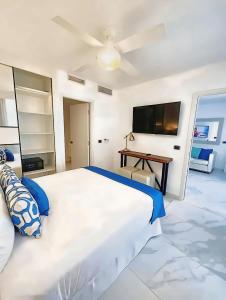 Postel nebo postele na pokoji v ubytování Espectacular PH con hermosas vistas en Cana Rock Star B-511